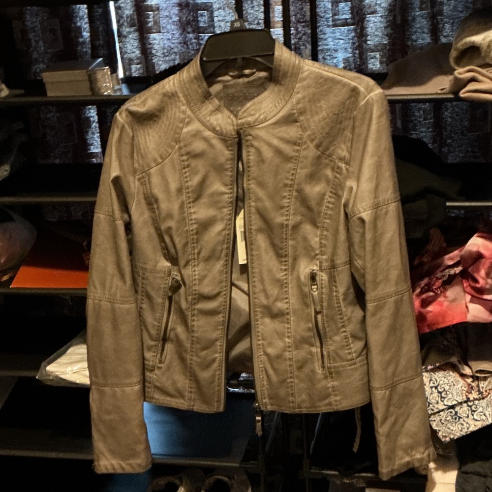 Chic Women's Faux Leather Jacket in Gray